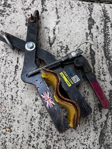 Crab clamp focus - crab,